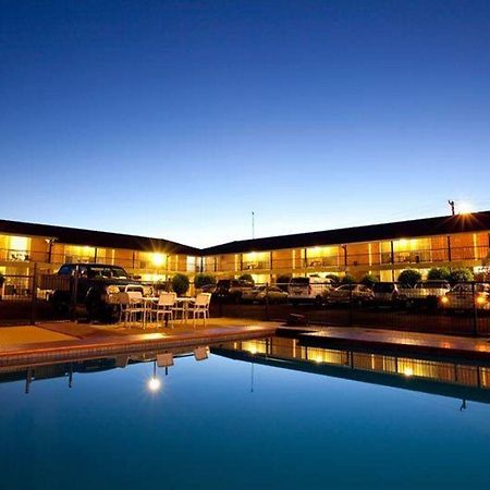 Golden West Motor Inn Dubbo Exterior photo